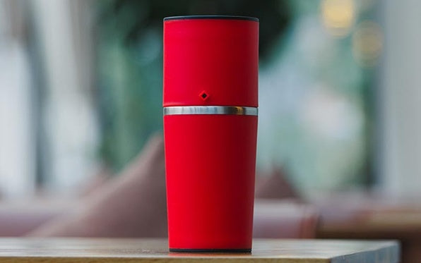 Machine à café manuelle – Tasse avec moulin intégré